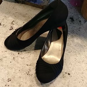 Wedged dress shoes
